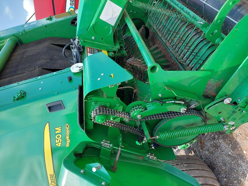 Hay & Forage  John Deere 450 M Round Baler Photo